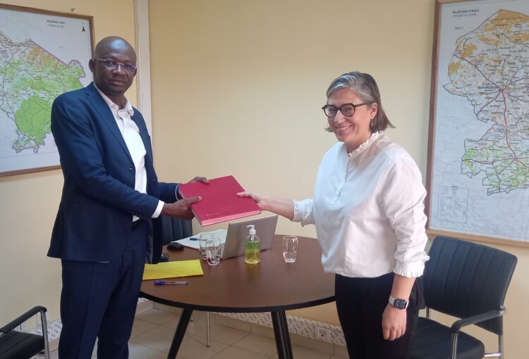 Mercredi 08 juin 2022, le Directeur Exécutif de l’ONG A2N Nodde Nooto  et la Coordonnatrice  de la stabilisation du programme Facilité Stabilisation au sein du Programme des Nations Unies pour le Développement (PNUD) ont signé un  nouvel accord de collaboration  pour la mise en œuvre des activités du programme dans la région du Sahel.